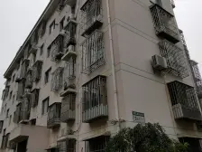 全明户型一居室,距离地铁站200米,全明户型。