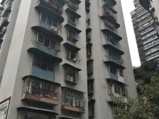 七星岗轻轨站旁 精装一室一厅 电梯口一楼 可以做生意