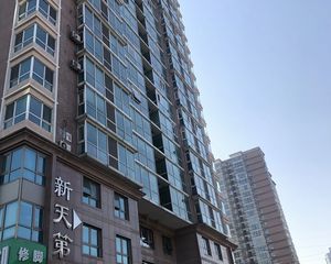 新天第109平米方正两居室落地窗