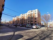 交通便利,出行便利公共私家车停放处多