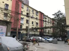 非顶楼,双气一室一厅,首付不到五万,月供800左右