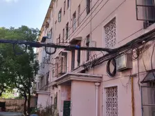 一梯四户,客厅朝南,近商圈,诚意出售