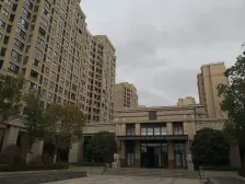 M5年,小区中间位置,带产权车位,诚心出售。