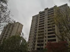 次顶楼小区中间位置,远离高速,业主诚心出售