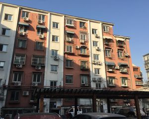 人定湖公园南门的2居室,2层的