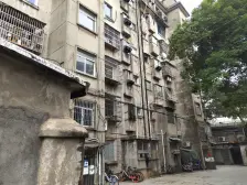 爱国路158号省委北院 南北通透,采光好 装修好,环镜优美 中间楼层