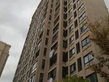 小区中xin位置视野佳,有车位出入便捷