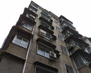 爱国路单位宿舍 停车方便 南北通透户型 看中可议价