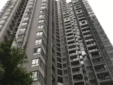 观音桥商圈精装房,正规1室1厅。