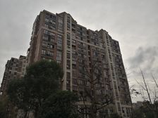 此房满五一,有地下车位,nan北通,地下室采光没问题