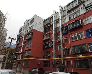 西苑公园200米,五楼,一梯二户,通透户型!