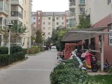 CBD旁一楼带花园三室 位置好采光没影响