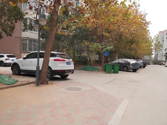 东兴小区实景图