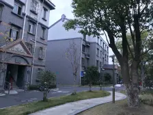 中间楼层,次新房,位置好,采光视野佳