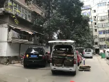 人民公园地铁口 南北通透小两室 能贷款 看房方便