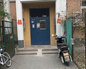 和平家园南北向2居层高3米主卧大诚心出售