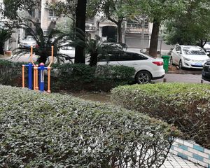 万家丽商圈三地铁口自住精装可以拎包入住诚心出售