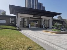 铜雀台联排边位别墅。南向看花园,诚心出售,预约看房