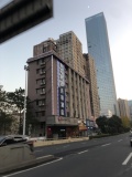 里约荟周边麦吉酒店和华创国际广场