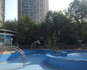 双拼别墅带花园可看公园