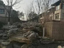 地上三层别墅 带北向小院 小区配套设施全出入方便