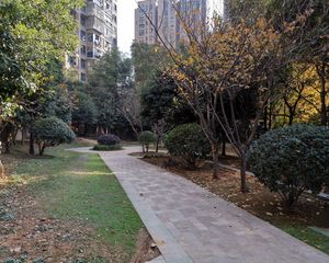 顶楼复式带阁楼,看房要提前约的