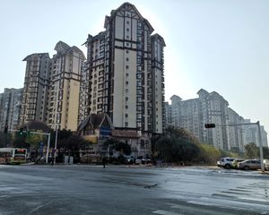 向日葵绿化高近地铁小高层