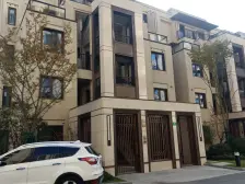 带产权车位,位置好,带中央空调和地暖!