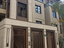 2040商品房上两层下两层利用率有独立花园院子双车位