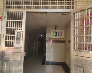 电梯大三房,楼层不高,但是采光没影响
