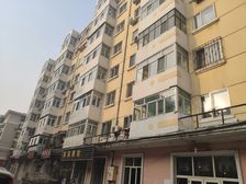 泰山小区七带八复式东西通透实木楼梯