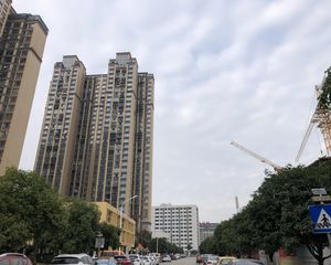 中间楼层,采光视野好,装修保养维护好,拎包入住。