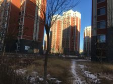 业主诚意出售,小区绿化好,停车方便,看房方便。