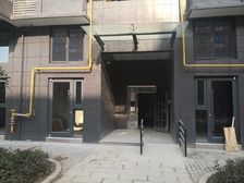 东润华庭 三室两厅两卫 精装修 关门卖