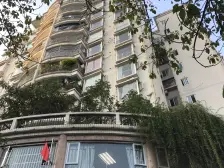 实地看房,4个卧室,3个卫生间,2层花园,小区环境好