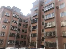 此房总房款低,东西通透,中间楼间,采光充足。