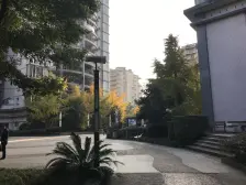 步行街旁,精装大3房,出行方便,诚心出售!