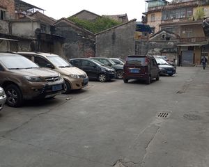 此房业主诚意出售,户型比较方正,采光通风效果很好