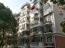 小区中心位置,闹中取静,居家装修,采光充足