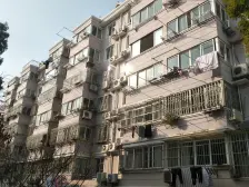 小区中心位置,闹中取静,居家装修,采光充足