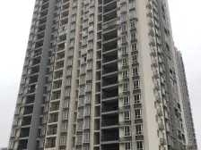 此房中间楼层,清水三房两厅,视野开阔,户型方正