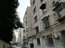 主卧朝南,小区中心位置,厨卫朝北,小区景观位置