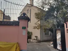 整幢三面临空,有两个停车位,有天有地,南院子南阳台