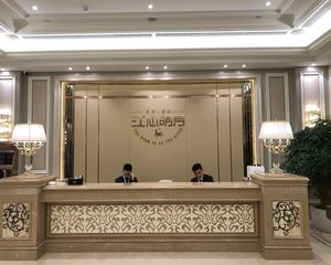 双拼别墅西边套院子方方正正有电梯