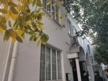 衡复风貌区,独幢带大阳台、花园,有4户共用的庭院可停车