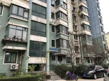 内环大三房,带30平大花园,不靠马路,小区中间位置