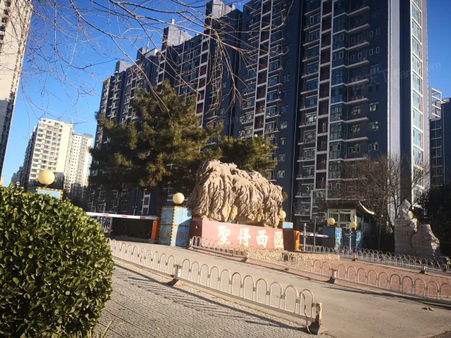 新圣得花园西区公寓实景图-小区大门