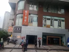 港天大厦,装修一房,户型方正,采光好,诚心出售