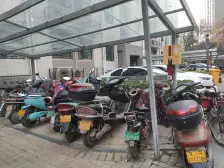 多层一居室朝南,带露台,视野开阔,无遮挡。