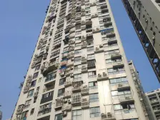 正规两房,户型方正,跃层中等装修,带家具家电出售。